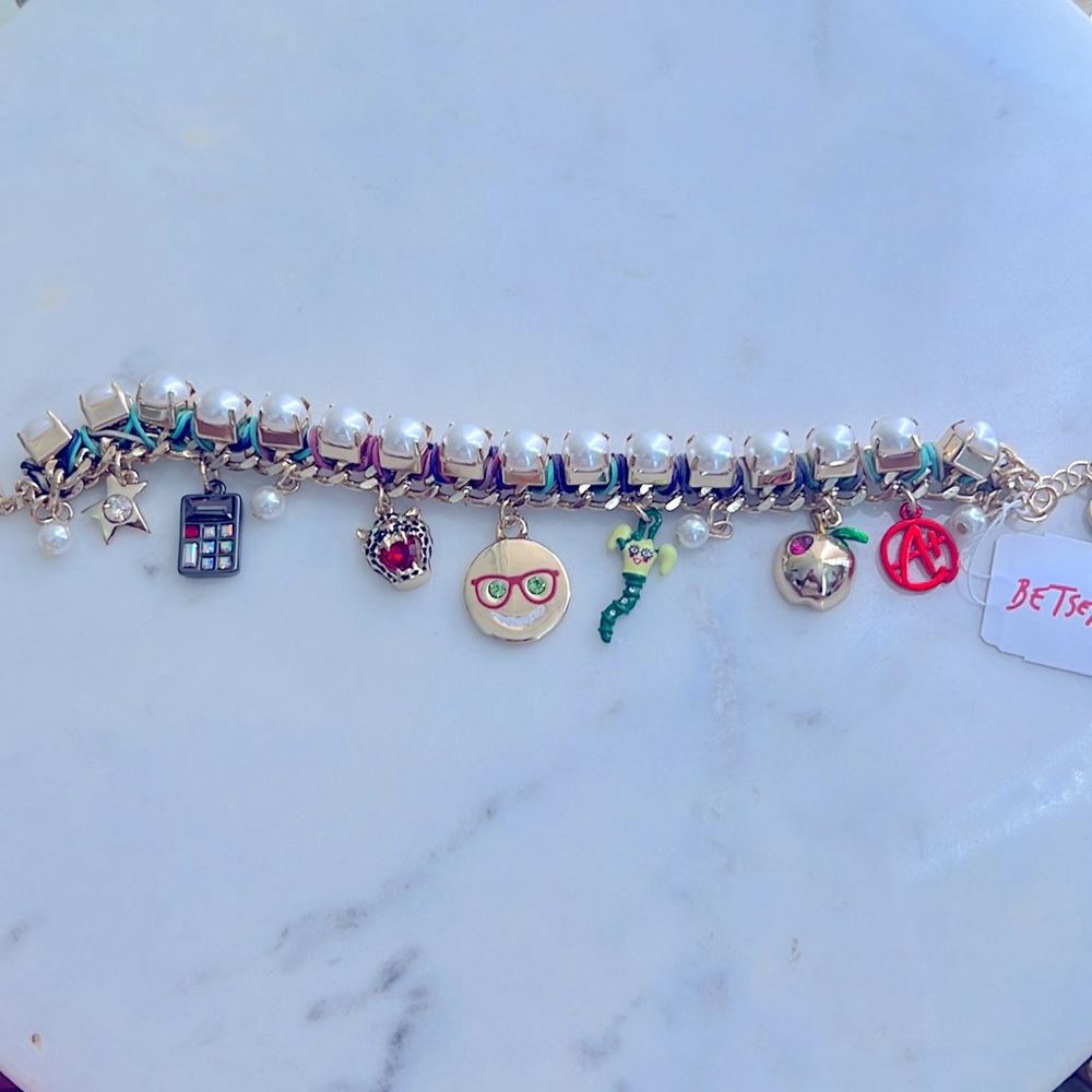 New Betsey Johnson CHARM SCHOOL CHARM BRACELET - Picture 7 of 9